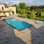 Dworek Jonatan 3*
