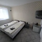 Dworek Jonatan 3* Chłopy