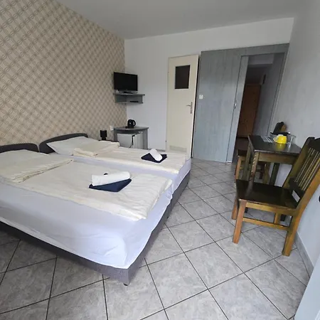 Dworek Jonatan Guest house 3*